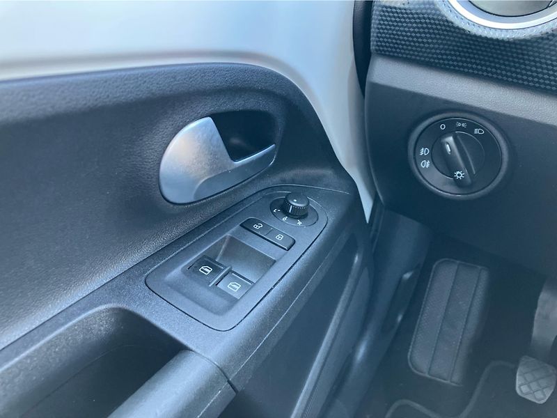 Volkswagen up! 1.0 MPI 48 kW KLIMA - fotka 19 z 30