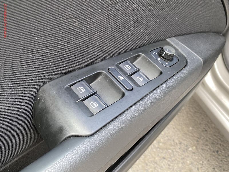 Škoda Superb (2010) 2.0 TDi, Klima - fotka 13 z 15