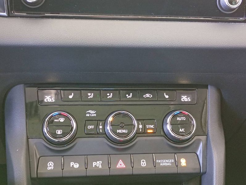 Škoda Karoq (2021) 1.5 TSI Style DSG PANORAMA LED - fotka 23 z 35
