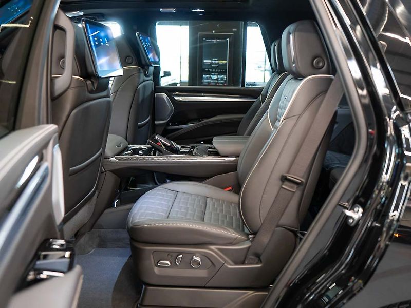 Cadillac Escalade (2026) 6.2 V Supercharged 682 HP 2026 - fotka 41 z 50