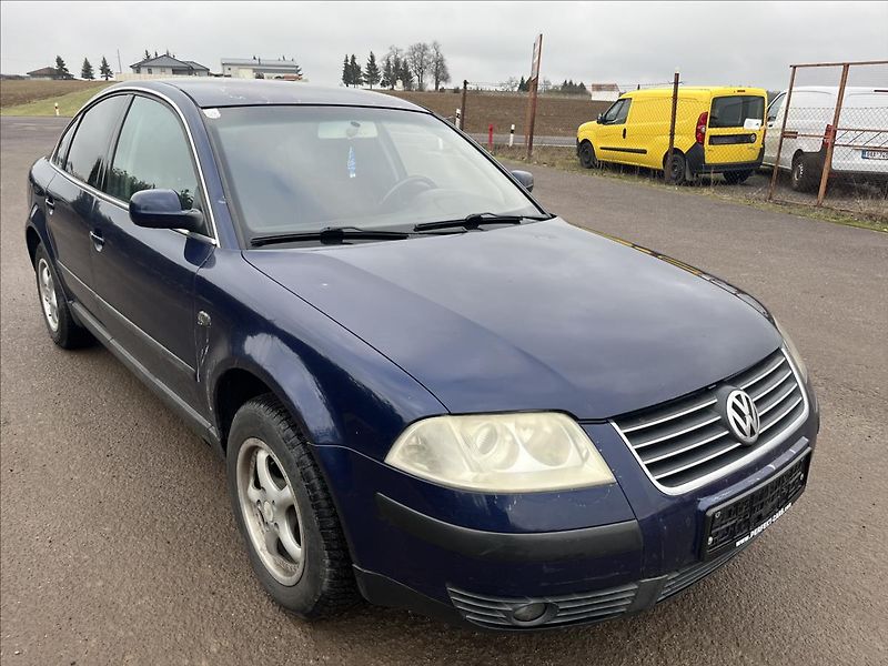 Volkswagen Passat 1.9 TDi NA NÁHRADNÍ DÍLY - fotka 3 z 24