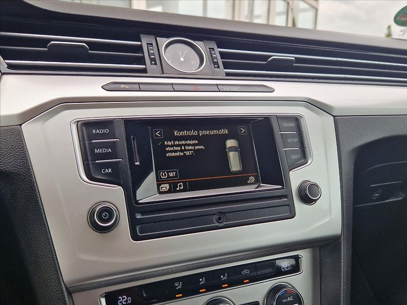 Volkswagen Passat 1,4 TSI 110kW SENZORY AUTOAC - fotka 29 z 42