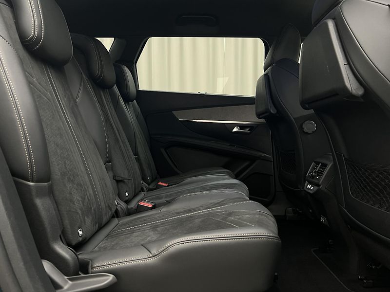Peugeot 5008 GT 1.6 PURETECH AUT 7 MÍST - fotka 22 z 47