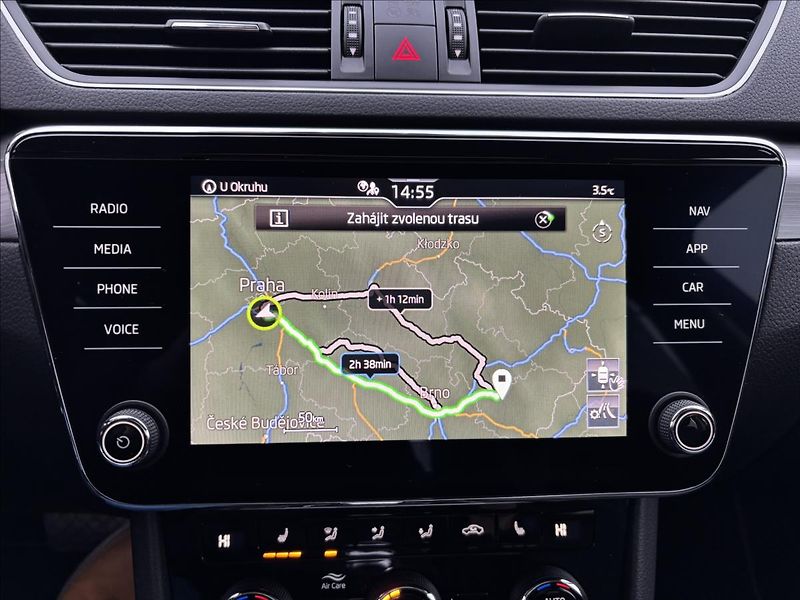 Škoda Superb 2,0 TDI 110kW Style DSG - fotka 38 z 42