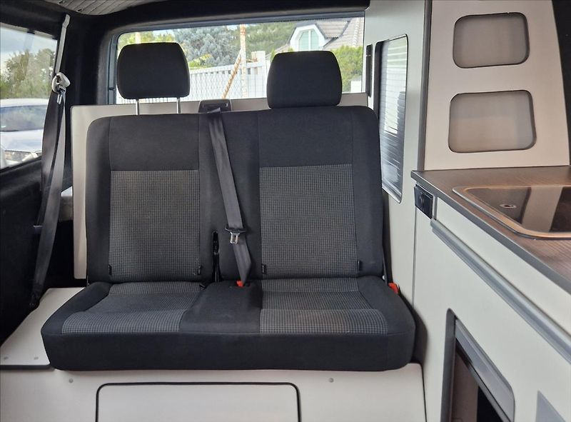 Volkswagen T6.1 2,0 TDI CAMPING VESTAVBA 4MÍST - fotka 21 z 41