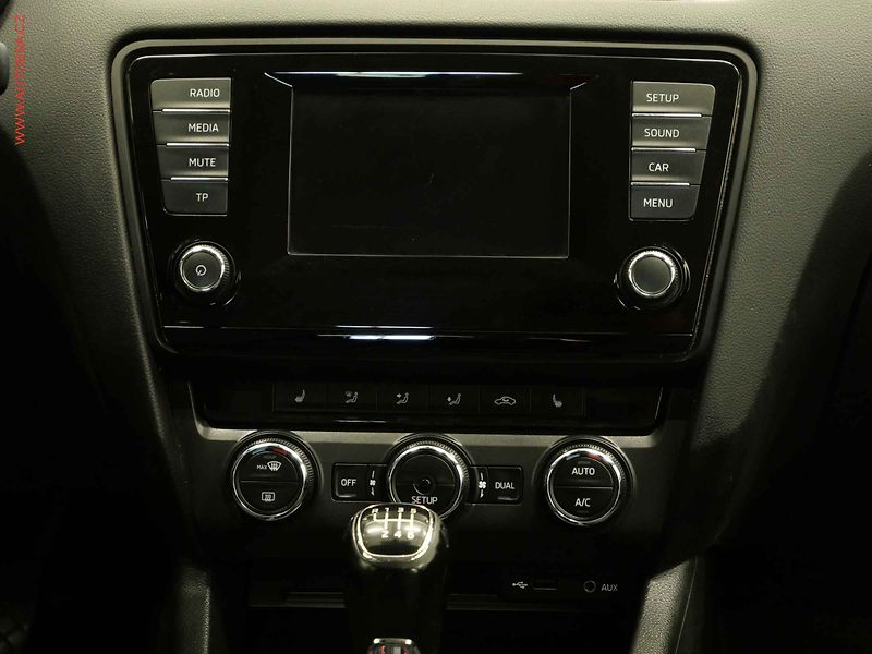 Škoda Octavia (2014) 1.4 TSi, AC, temp. - fotka 13 z 23