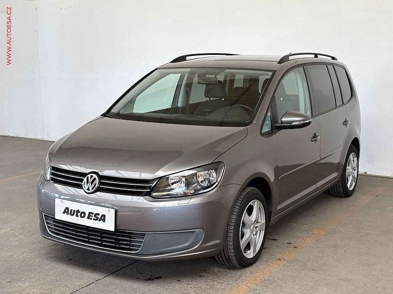 Volkswagen Touran (2011) 1.6 TDI, autoAC - fotka 3 z 15