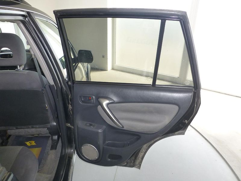 Toyota RAV4 (2004) 2,0D*DIGI**ALU**PARK.S***4X4 - fotka 20 z 24