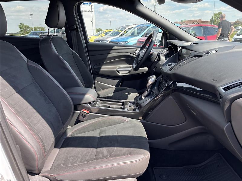 Ford Kuga 2,0 EcoBoost 170 kW ST-Line - fotka 19 z 44