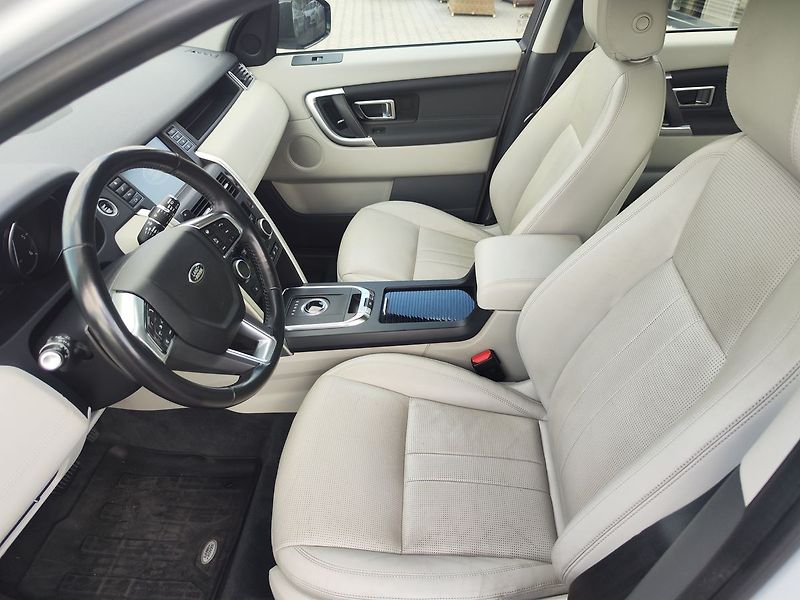 Land Rover Discovery Sport 2.0 TD4 HSE/132kW Servisováno - fotka 18 z 33