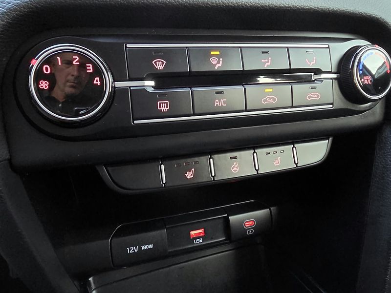 Kia Ceed 1.5-V ZÁRUCE-AUTOMAT-KAMERA - fotka 16 z 36