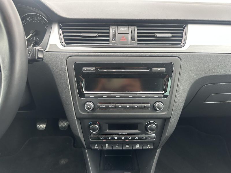 Škoda Rapid (2015) 1.6TDI 66kW ser.knížka - fotka 21 z 23