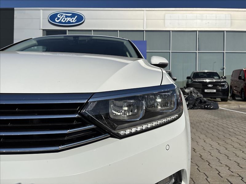 Volkswagen Passat 2,0 TDI 140kW DSG Comfortline - fotka 9 z 41