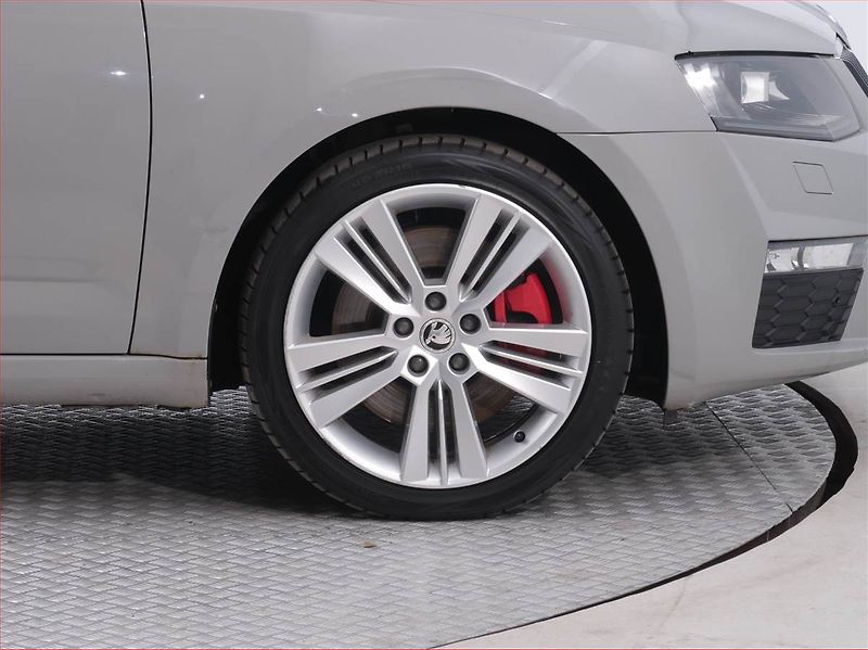 Škoda Octavia (2014) RS 2.0 TDI - fotka 13 z 14