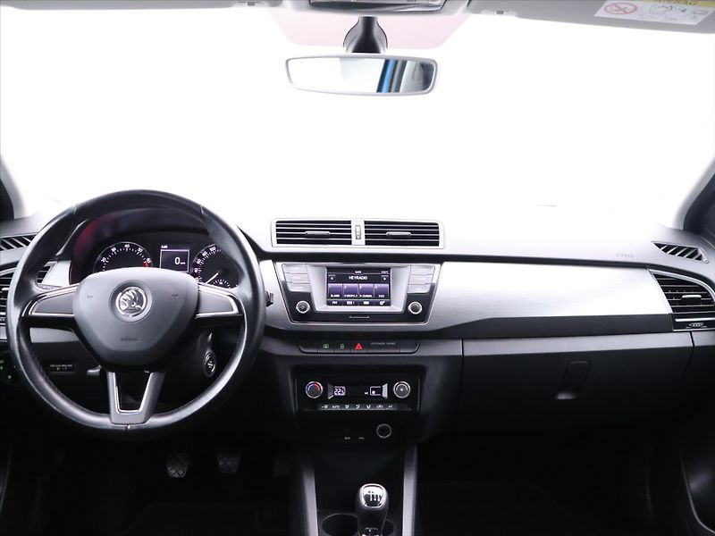 Škoda Fabia 1,2 TSI 81kW Style CZ 1.Maj. - fotka 25 z 32