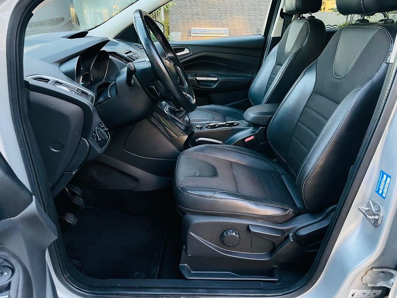 Ford Kuga 2.0TDCi MANUÁL TAŽNÉ SERVISKA - fotka 31 z 51