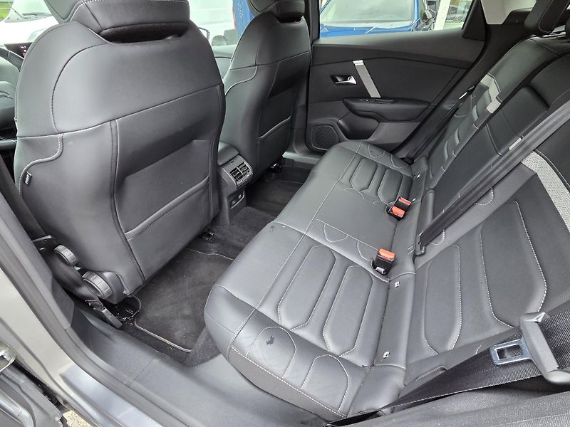 Citroën C4 (2022) 1.5 BHDi 130 SHINE EAT8 - fotka 10 z 38