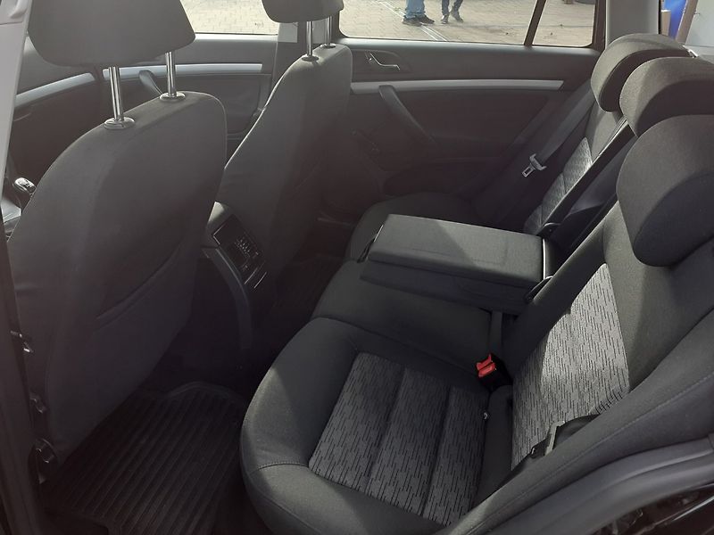 Škoda Octavia (2013) KOMBI 1.6 TDi 4x4 ČR - fotka 14 z 34