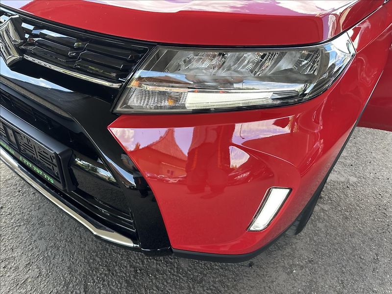 Suzuki Vitara 1,4 4x4 HYBRID - fotka 26 z 32