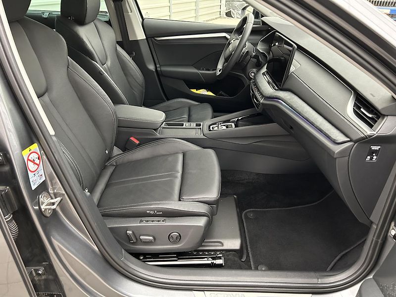 Škoda Octavia 1.5 TS EXLUSIVE SELECTION - fotka 24 z 29