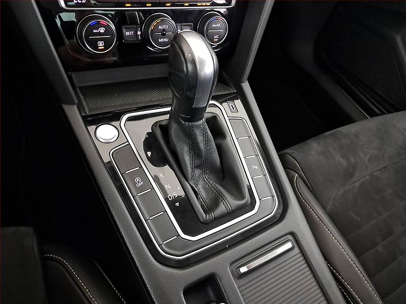 Volkswagen Passat (2020) 1.5 TSI, Automat, Kůže, Navi - fotka 13 z 18