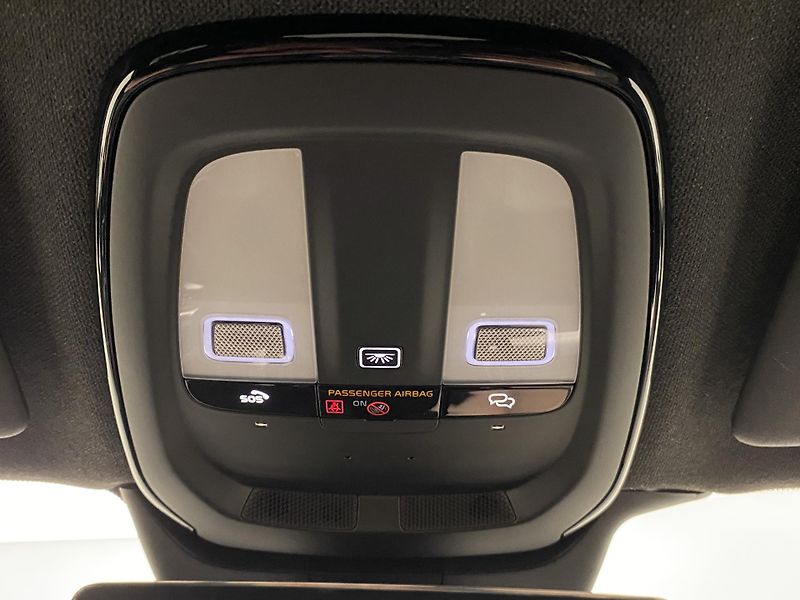 Volvo XC40 B3 DARK PLUS AUT CZ - fotka 31 z 56