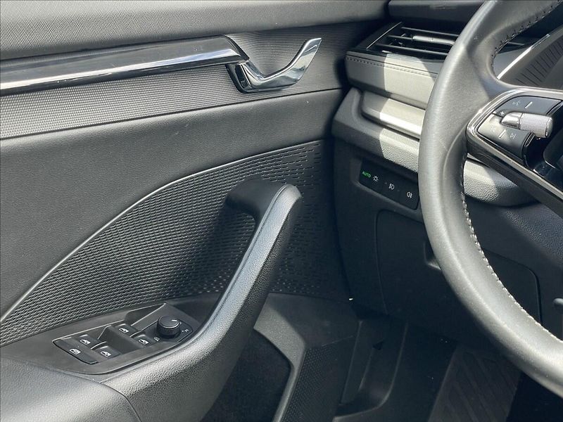 Škoda Octavia 2,0 TDI Combi Ambition Plus TA - fotka 15 z 23