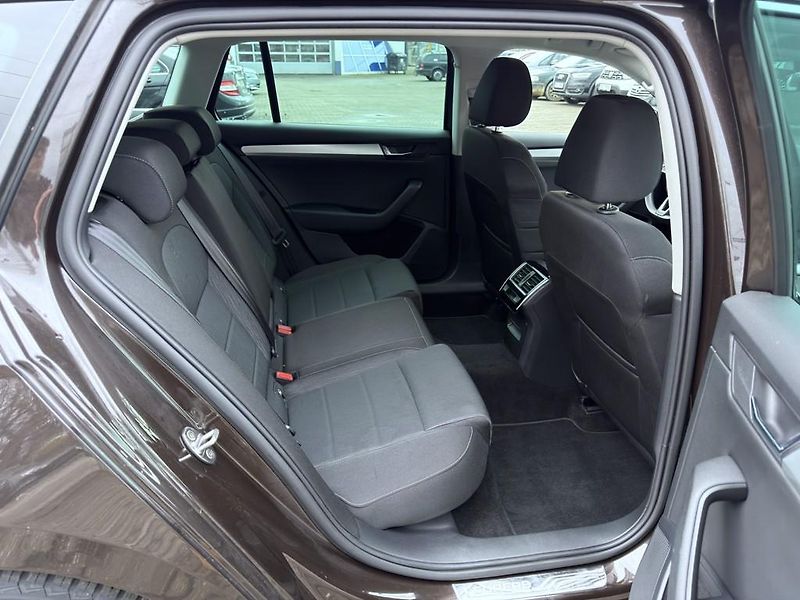 Škoda Superb 2.0 TDI 110 kW DSG, navigace - fotka 10 z 19
