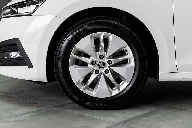 Škoda Octavia 1.0 TSI AMBITION+*DPH*ČR 1.MAJ - fotka 32 z 39