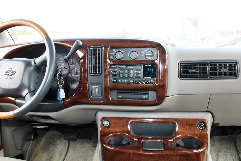 Chevrolet Ostatní (2001) CHEVY VAN EXPRES 1500 LIMITED - fotka 17 z 29