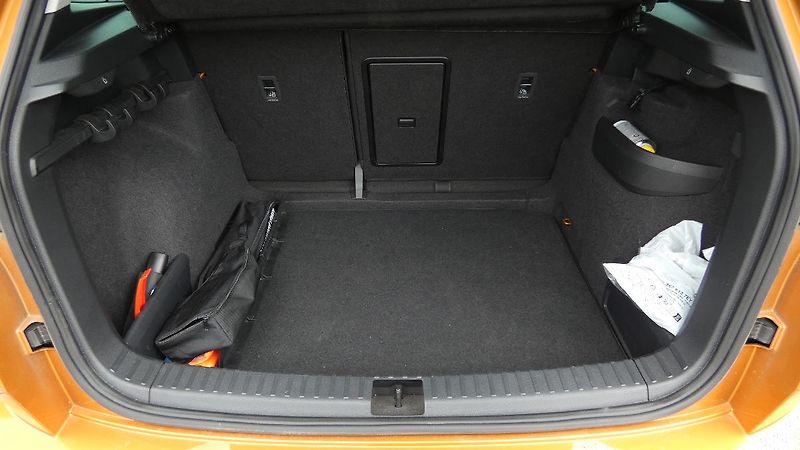 Škoda Karoq 2.0 TDI 110 kW Fresh 4x4 DSG - fotka 21 z 25