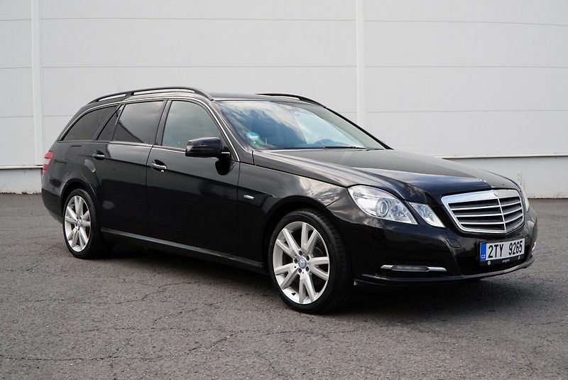 Mercedes-Benz Třídy E 220 CDI BlueEfficiency - fotka 1 z 29