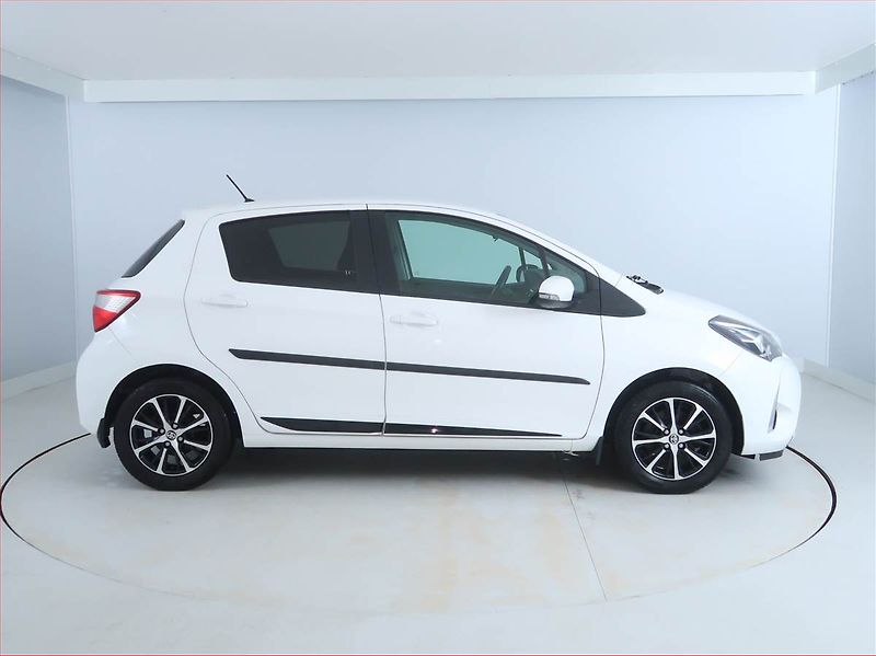 Toyota Yaris (2018) 1.5 Dual VVT-i, Serv.kniha - fotka 6 z 14