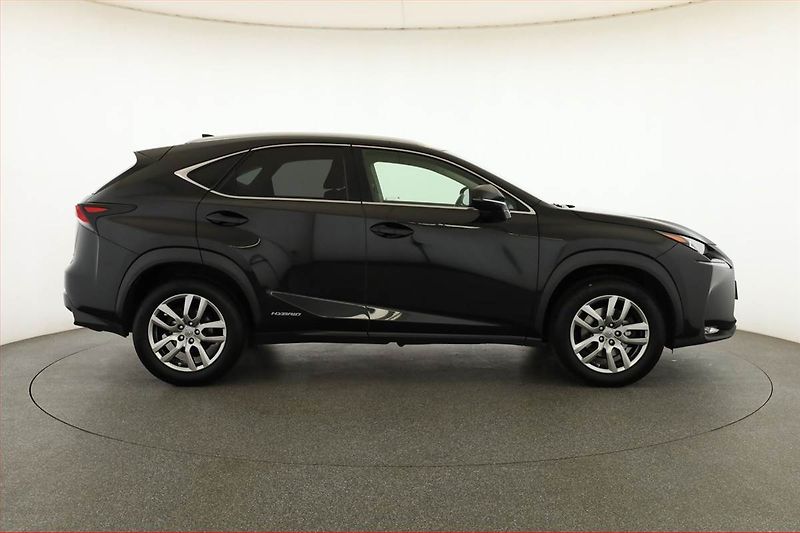 Lexus NX 300h (2017) 300h - fotka 6 z 16