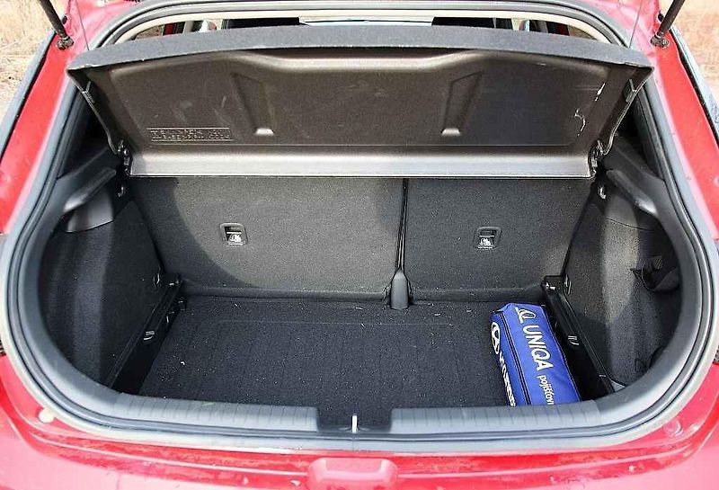 Škoda Fabia a Hyundai i20 (zleva).