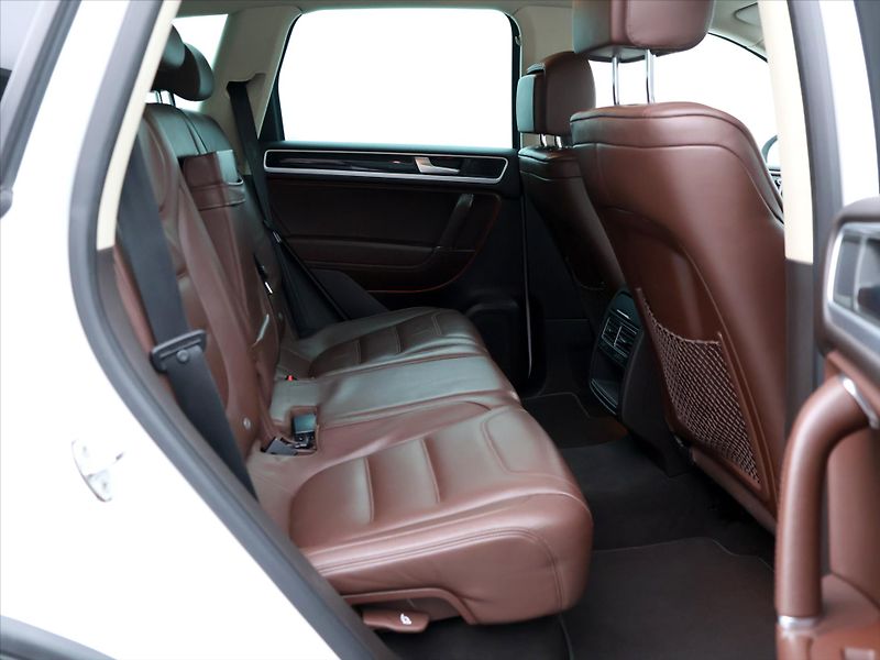 Volkswagen Touareg 3,0 TDI V6 150kW DSG 4M Kůže - fotka 12 z 28