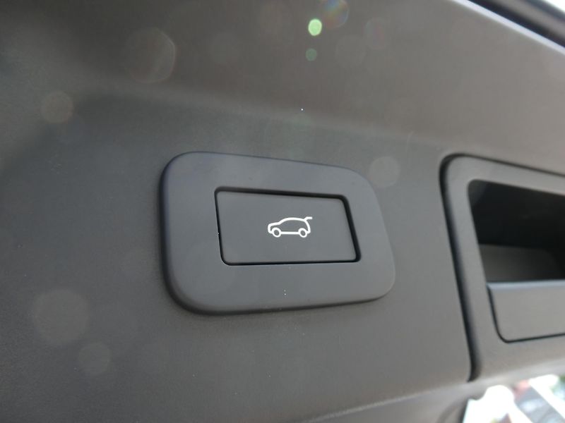 Land Rover Range Rover Velar (2026) 2,0 S D200 - fotka 33 z 35