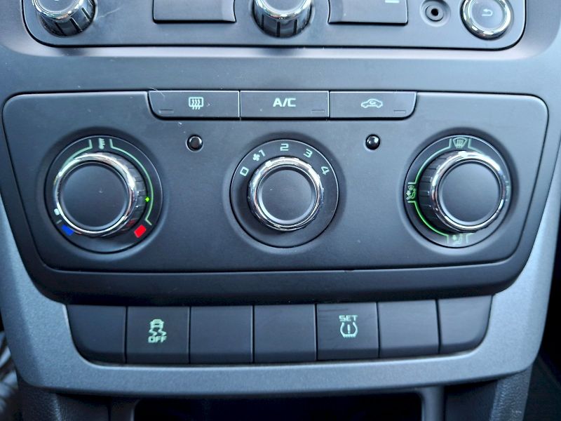 Škoda Yeti (2014) Active Plus DSG 1,2TSi 77kW - fotka 26 z 29