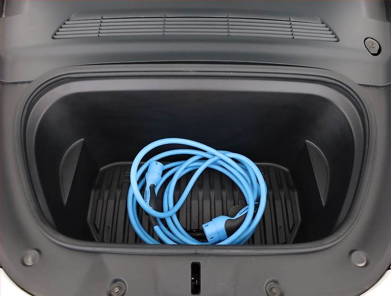 Tesla Model Y (2022) Long Range AWD 75kWh, SoH 97% - fotka 19 z 19