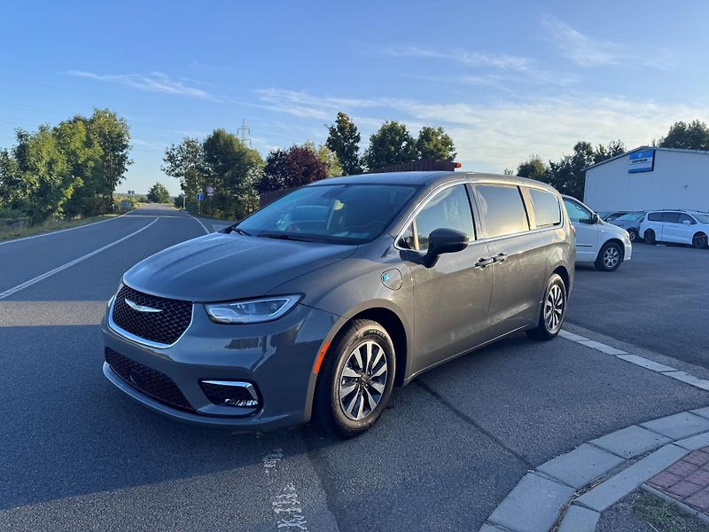Chrysler Pacifica (2023) 3,6 Hybrid RU Radar Limit 2023 - fotka 2 z 20