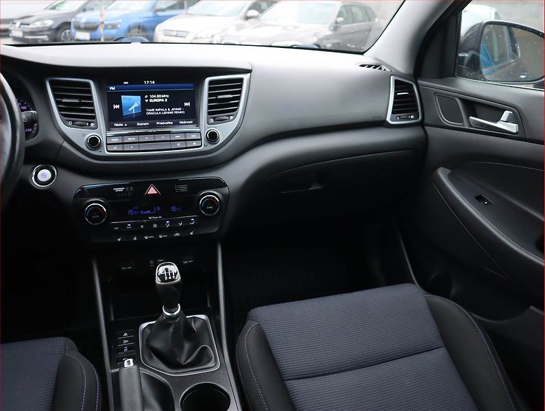 Hyundai Tucson (2016) Style 1.7 CRDi, Serv.kniha - fotka 8 z 19