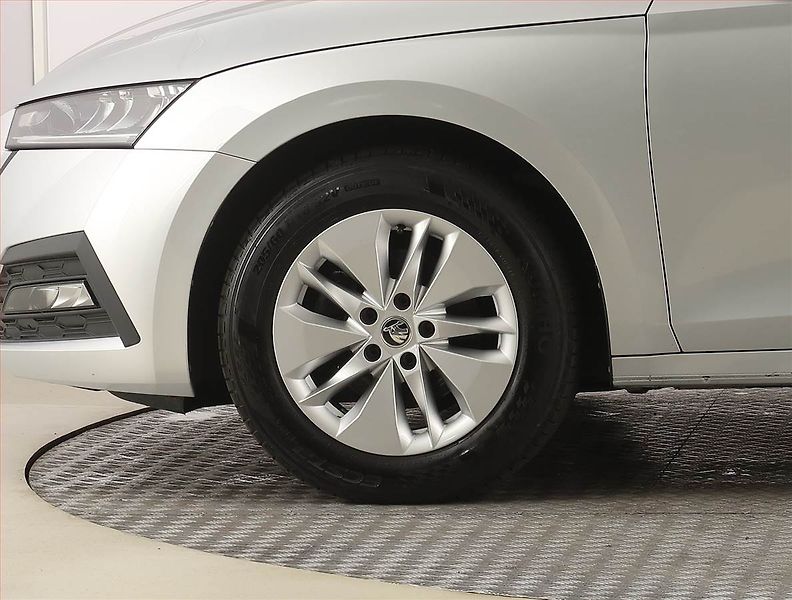 Škoda Octavia (2023) Ambition 2.0 TDI, ČR,1.maj - fotka 14 z 25