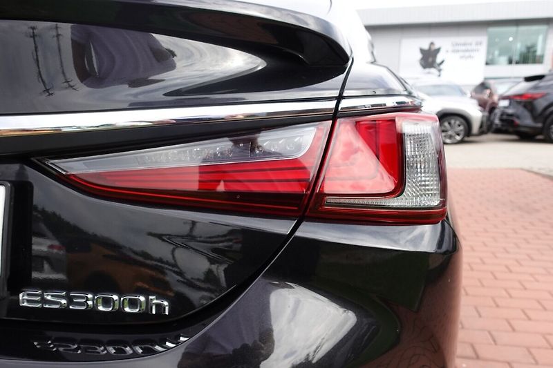 Lexus ES 300h ES300h Business Edition - fotka 36 z 37