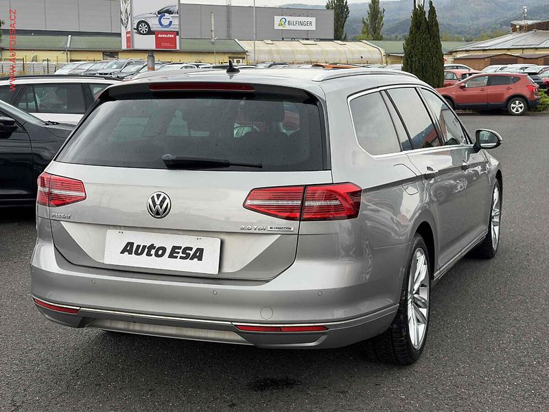 Volkswagen Passat (2014) 2.0TDi, ČR, DSG, bixenon - fotka 4 z 17