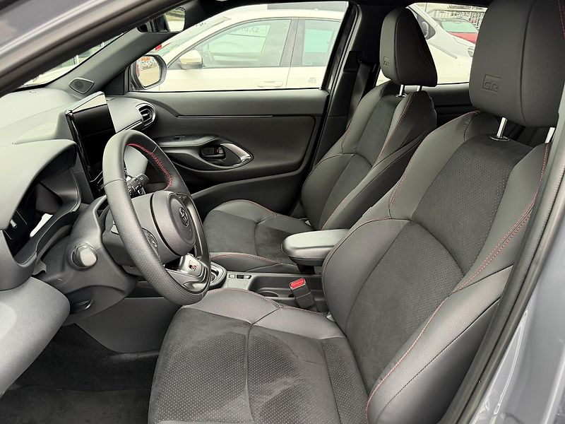Toyota Yaris Cross (2026) GR SPORT+TECH AT 1,5 HEV 130k  - fotka 7 z 14