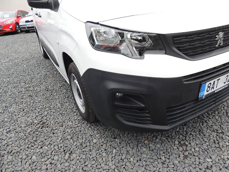 Peugeot Partner (2021) 1.2i,81kw,ČR,1majitel,59000km - fotka 10 z 46