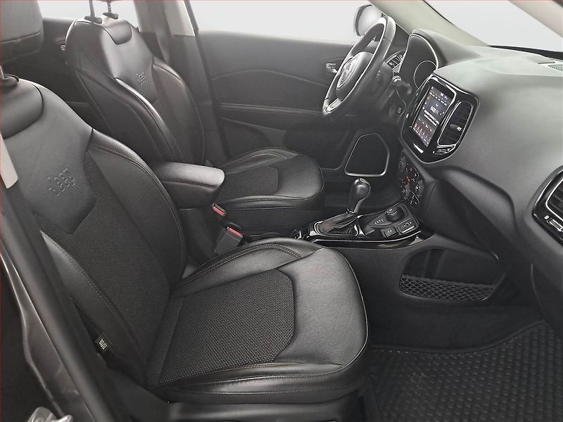 Jeep Compass (2020) 1.4 MultiAir, 4X4, Automat - fotka 9 z 17