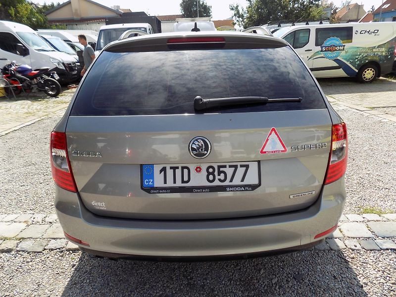 Škoda Superb 1,6 TDI 77 KW NAVI, TEMP - fotka 9 z 34