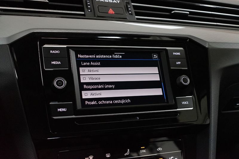 Volkswagen Passat TDI 110kW BUSINESS*2xPNEU*ČR 1 - fotka 29 z 39