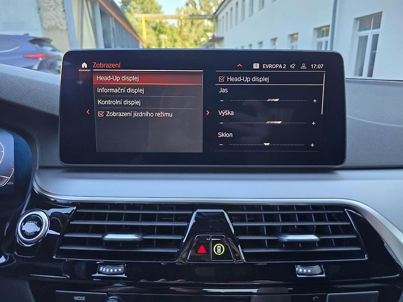 BMW Řada 5 210kW XDRIVE HEADup - DPH - fotka 20 z 53